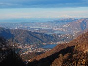 08 Dalla Forcella Alta bella zoomata mattutina sul laghi brianzoli